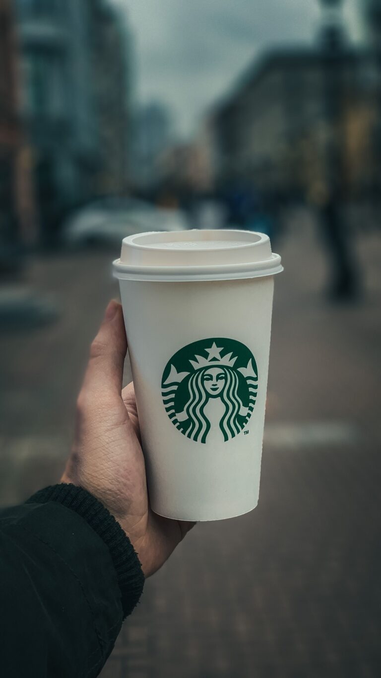 [Business & Tech] Starbucks to Shut Down 250 Stores Across North America: What the “Back to Starbucks” Strategy Means for Consumers